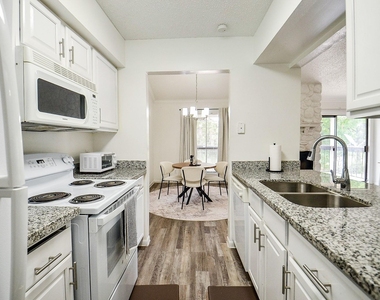 17401 Red Oak Drive - Photo Thumbnail 5