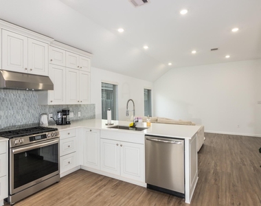 5127 Blessing Drive - Photo Thumbnail 10