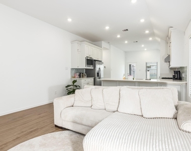 5127 Blessing Drive - Photo Thumbnail 5