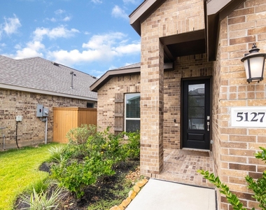 5127 Blessing Drive - Photo Thumbnail 3