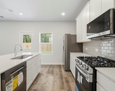 8018 Heroes Hall Drive - Photo Thumbnail 9