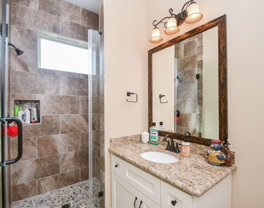 1126 W 16th Street - Photo Thumbnail 25