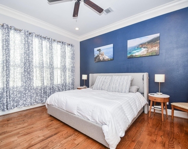 1126 W 16th Street - Photo Thumbnail 13