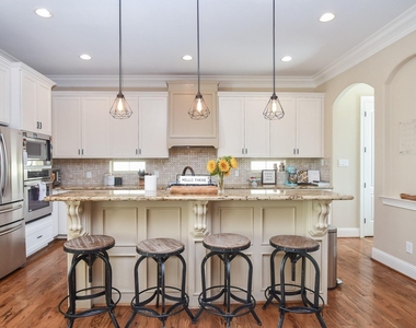 1126 W 16th Street - Photo Thumbnail 6