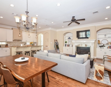 1126 W 16th Street - Photo Thumbnail 5