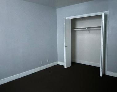 800 Travis Street - Photo Thumbnail 2