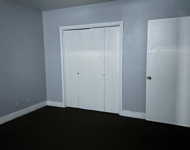 800 Travis Street - Photo Thumbnail 4