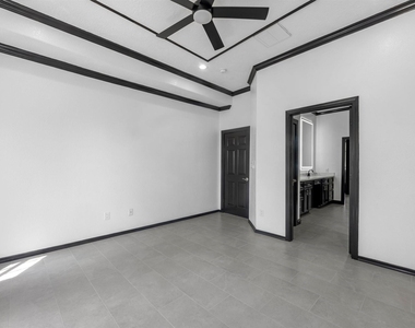 21703 Spur Circle Lane - Photo Thumbnail 15