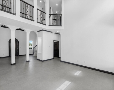 21703 Spur Circle Lane - Photo Thumbnail 8