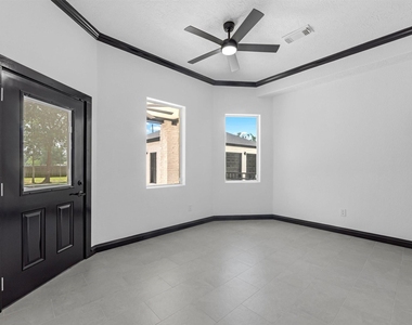 21703 Spur Circle Lane - Photo Thumbnail 12