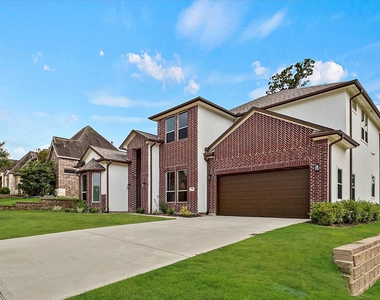 250 Hampton Glen Road - Photo Thumbnail 1