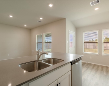 217 Rockbridge Drive - Photo Thumbnail 11
