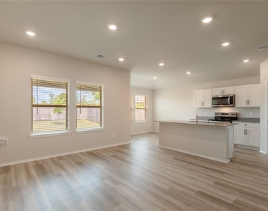 217 Rockbridge Drive - Photo Thumbnail 3