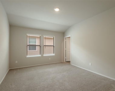 217 Rockbridge Drive - Photo Thumbnail 12