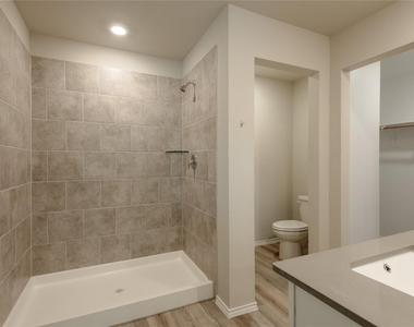 217 Rockbridge Drive - Photo Thumbnail 15