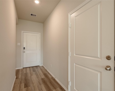 217 Rockbridge Drive - Photo Thumbnail 2