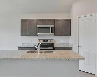 217 Rockbridge Drive - Photo Thumbnail 2