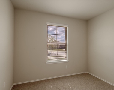 217 Rockbridge Drive - Photo Thumbnail 18
