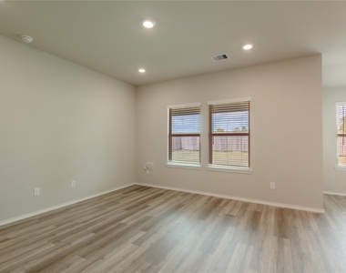 217 Rockbridge Drive - Photo Thumbnail 4