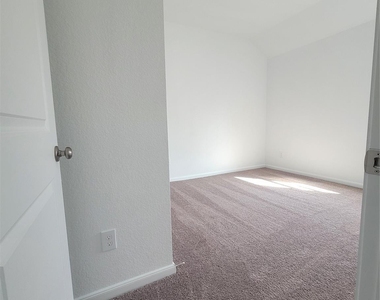 357 Salerio Way - Photo Thumbnail 7