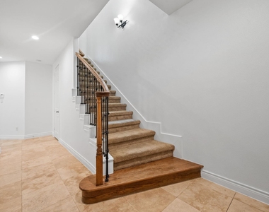 2716 Sherwin Street - Photo Thumbnail 2