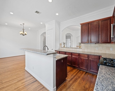 2716 Sherwin Street - Photo Thumbnail 11