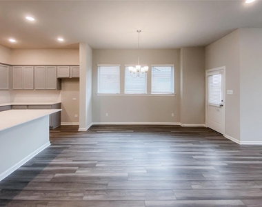 2810 Chestnut Oak Circle - Photo Thumbnail 5