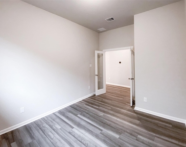2810 Chestnut Oak Circle - Photo Thumbnail 9