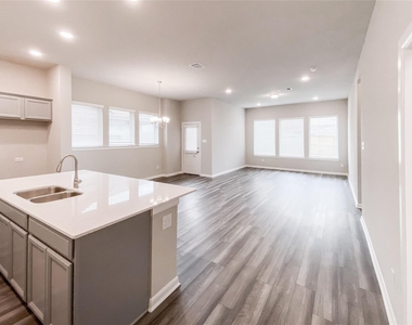 2810 Chestnut Oak Circle - Photo Thumbnail 2