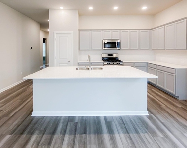 2810 Chestnut Oak Circle - Photo Thumbnail 4