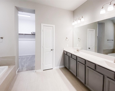 2810 Chestnut Oak Circle - Photo Thumbnail 13