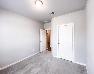 2810 Chestnut Oak Circle - Photo Thumbnail 18