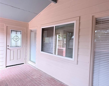 9117 Vicksburg Avenue - Photo Thumbnail 17