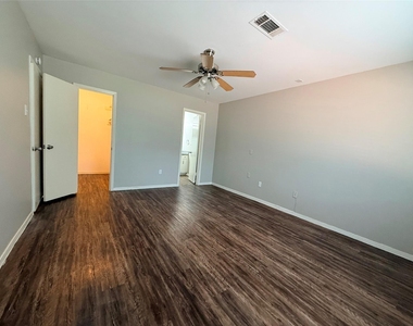 9117 Vicksburg Avenue - Photo Thumbnail 10