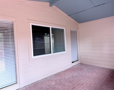 9117 Vicksburg Avenue - Photo Thumbnail 18