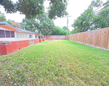 9117 Vicksburg Avenue - Photo Thumbnail 21