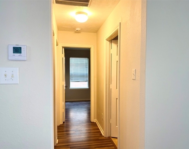 16923 Hampton Glen Court - Photo Thumbnail 27