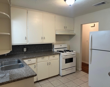 116 Forest Oaks Lane - Photo Thumbnail 2