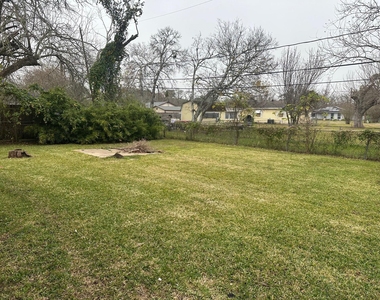 116 Forest Oaks Lane - Photo Thumbnail 8