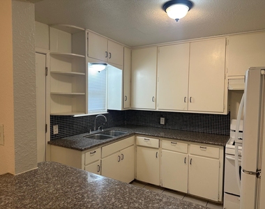 116 Forest Oaks Lane - Photo Thumbnail 3