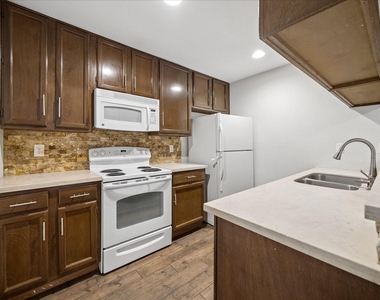 11711 Memorial Drive - Photo Thumbnail 2