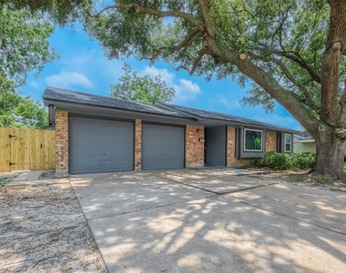10935 Gulfdale Drive - Photo Thumbnail 5