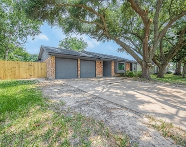 10935 Gulfdale Drive - Photo Thumbnail 4