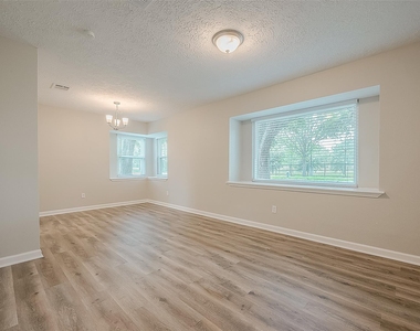 10935 Gulfdale Drive - Photo Thumbnail 11