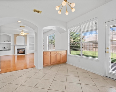 9218 Memorial Pines Way - Photo Thumbnail 10