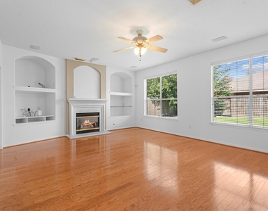 9218 Memorial Pines Way - Photo Thumbnail 8