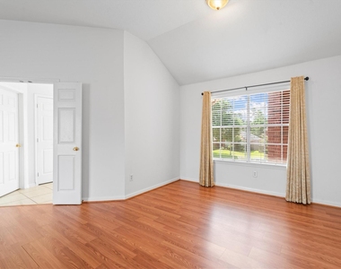 9218 Memorial Pines Way - Photo Thumbnail 14