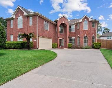 9218 Memorial Pines Way - Photo Thumbnail 28