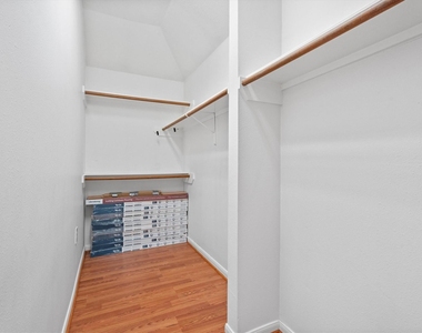 9218 Memorial Pines Way - Photo Thumbnail 15