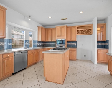 9218 Memorial Pines Way - Photo Thumbnail 12